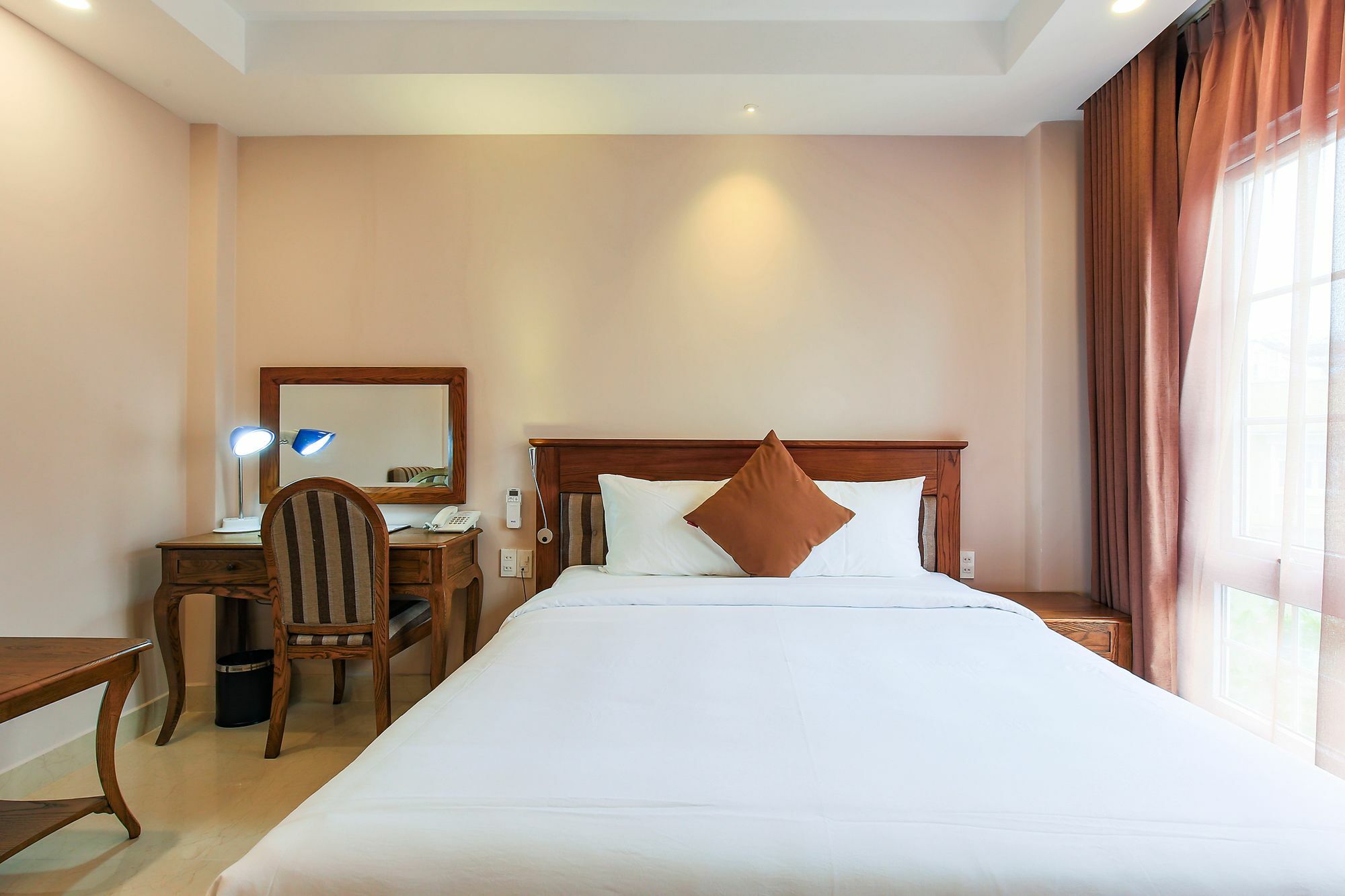 Hoang Lan Hotel Ho Şi Min Exterior foto
